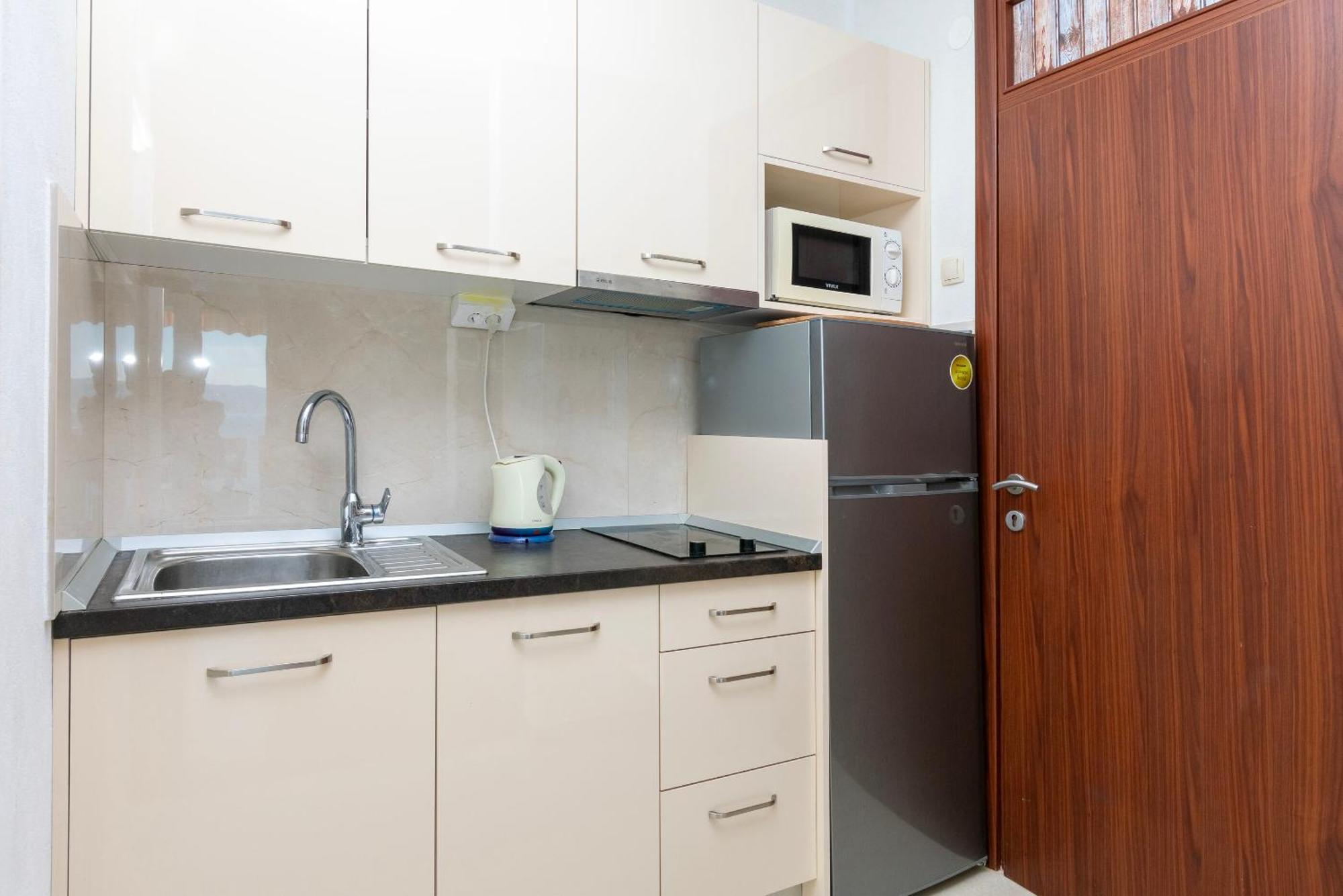 Apartments Ivo - Sea View; Pisak Exterior photo