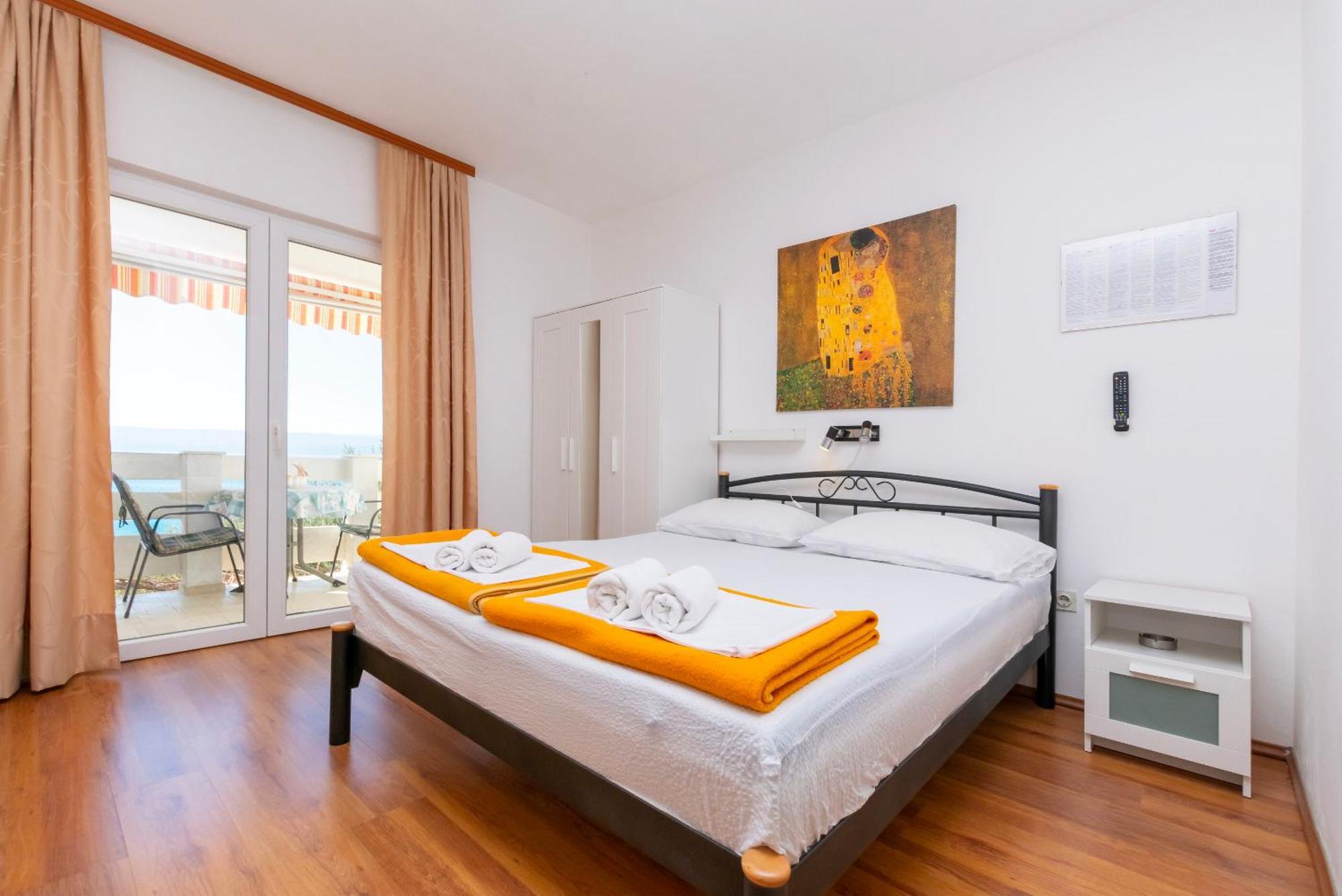 Apartments Ivo - Sea View; Pisak Exterior photo