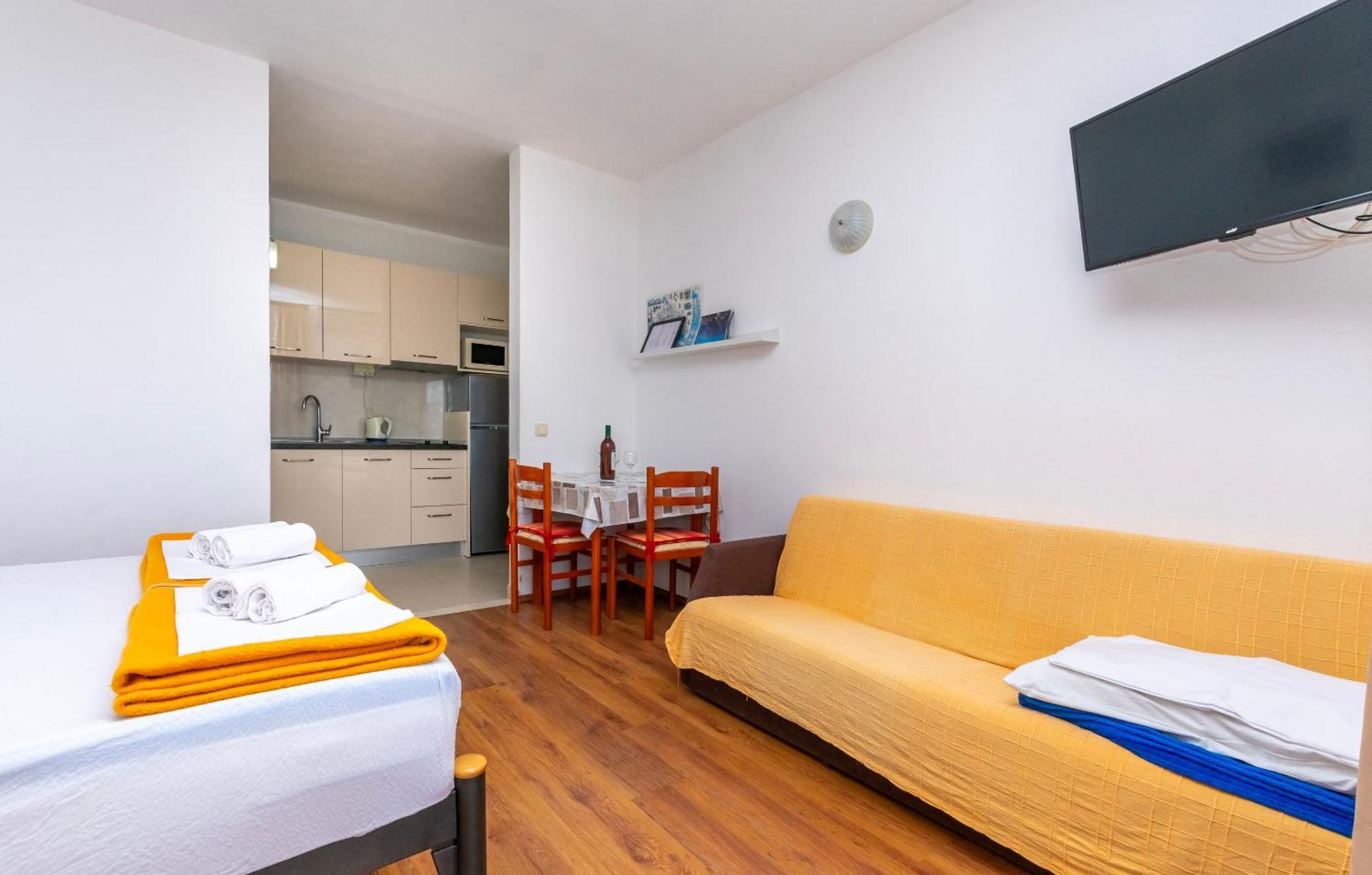 Apartments Ivo - Sea View; Pisak Exterior photo
