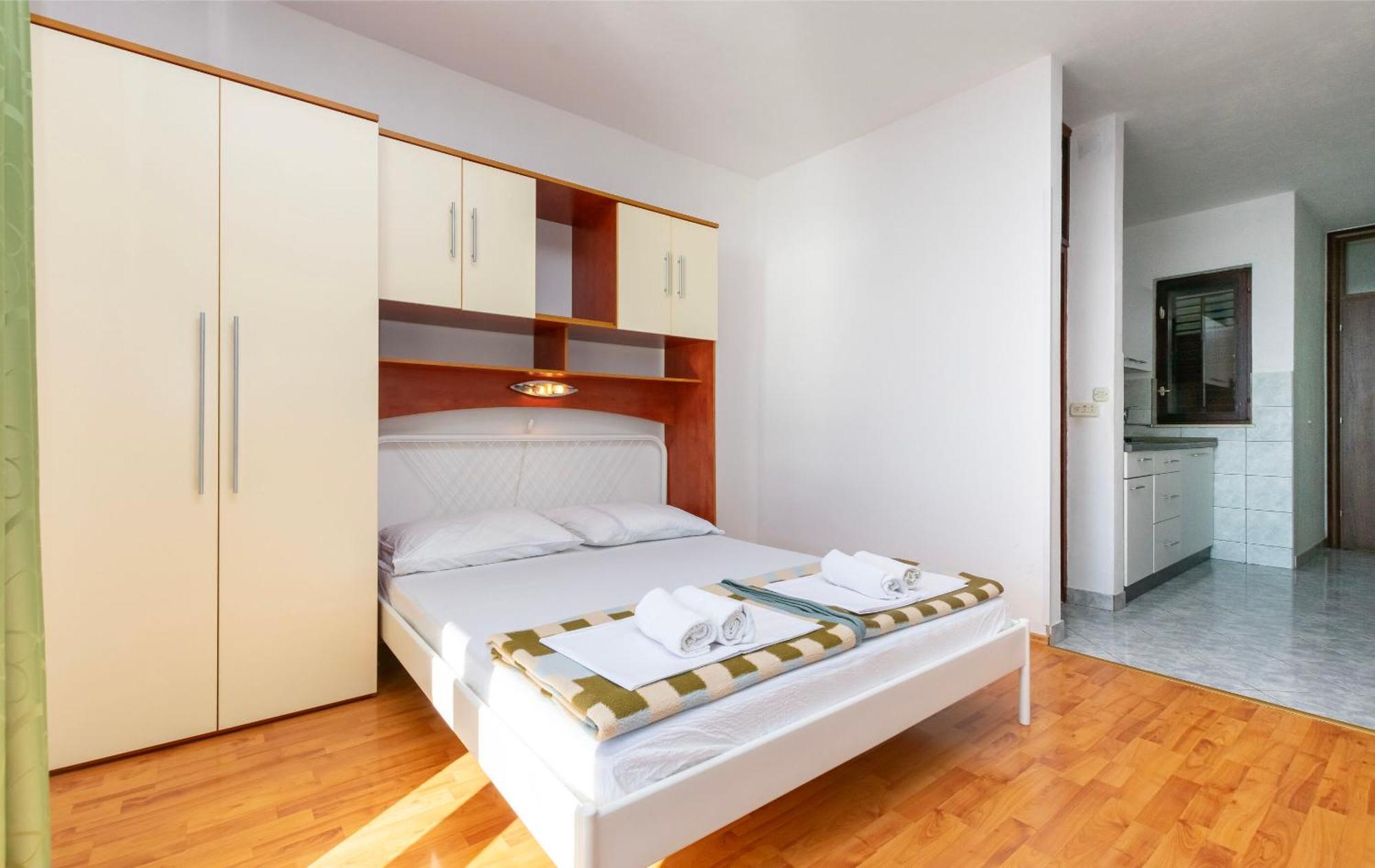 Apartments Ivo - Sea View; Pisak Exterior photo