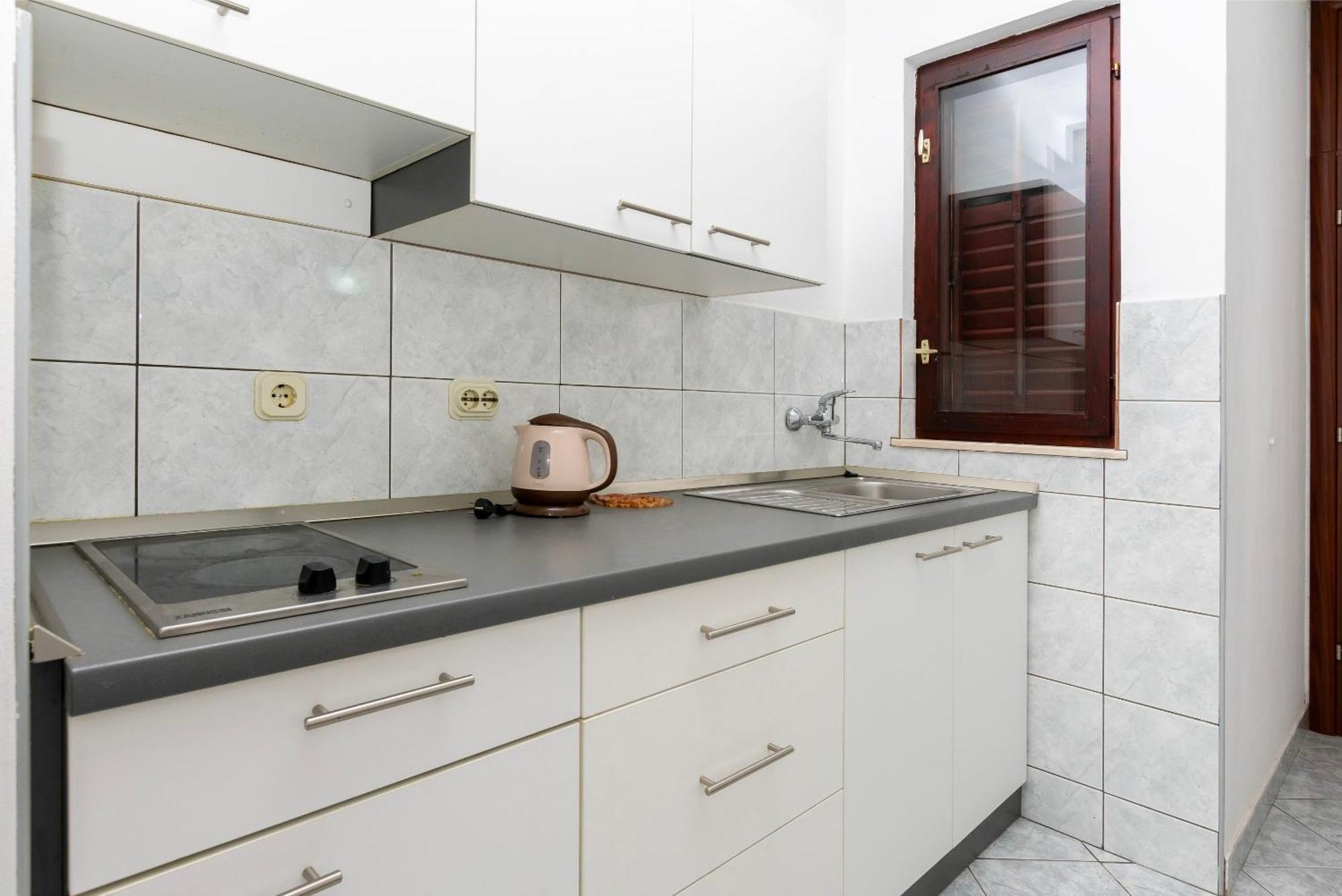 Apartments Ivo - Sea View; Pisak Exterior photo
