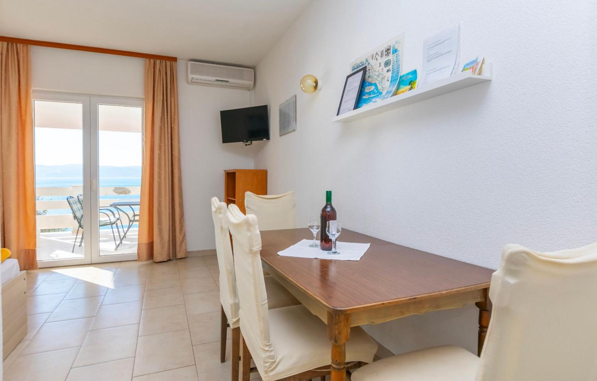 Apartments Ivo - Sea View; Pisak Exterior photo