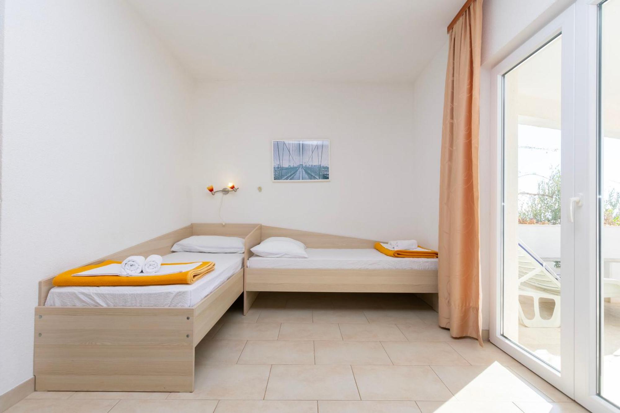 Apartments Ivo - Sea View; Pisak Exterior photo