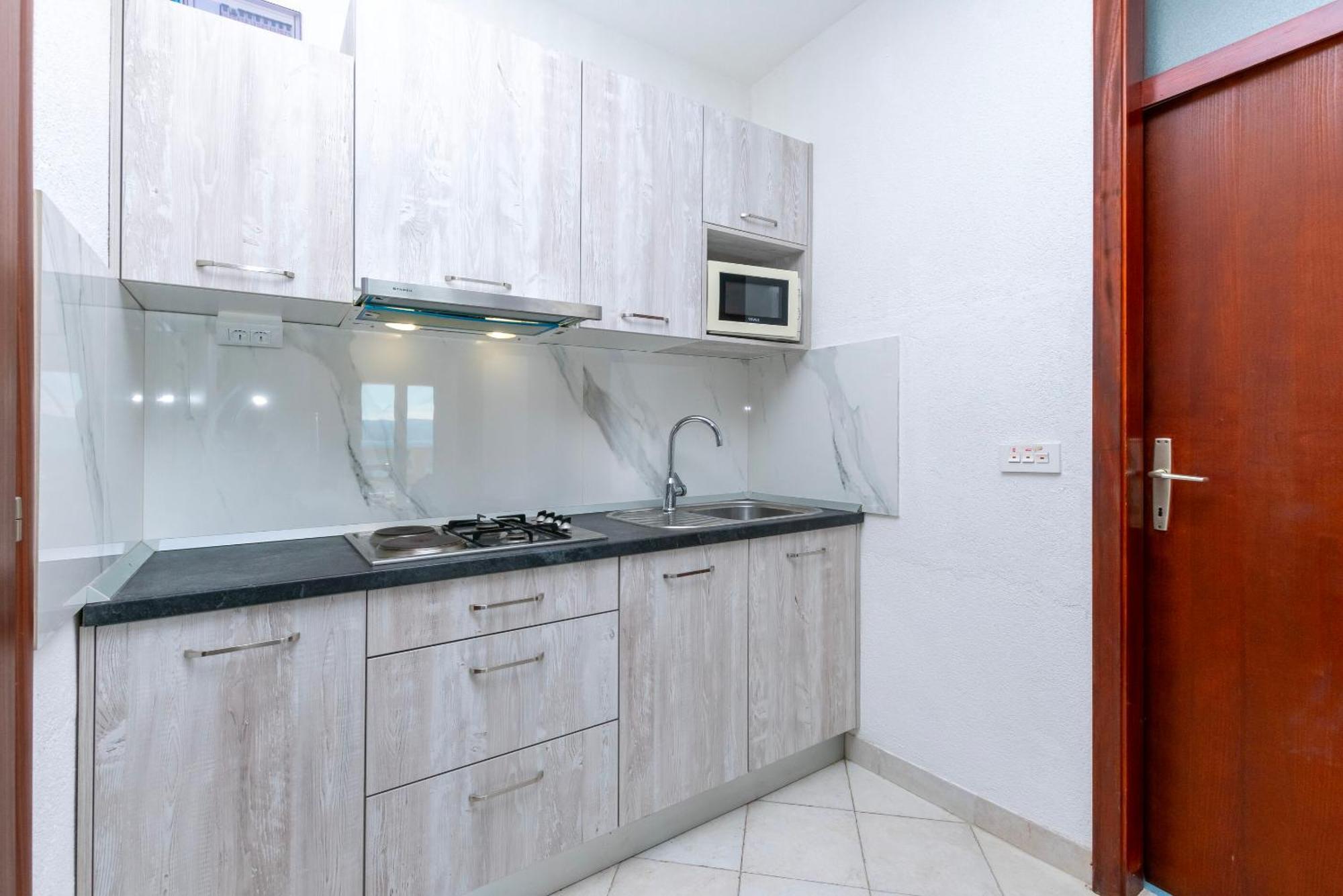 Apartments Ivo - Sea View; Pisak Exterior photo